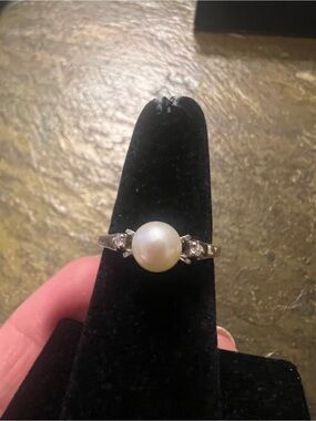 Vantel Pearls White Pearl Ring with cubic zirconia Accents Size 6